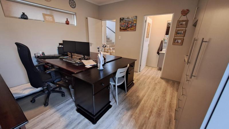 4 Bedroom Property for Sale in Jongensfontein Western Cape